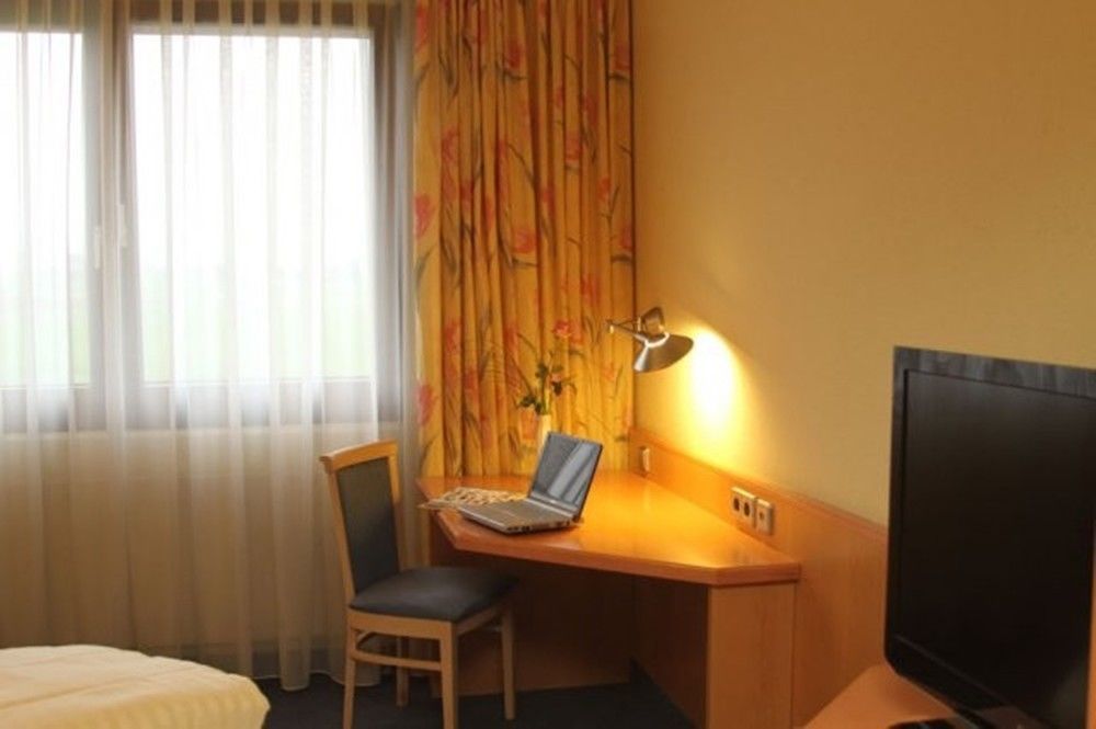 Doblergreen Hotel Stuttgart-แกร์ลิงเงน ภายนอก รูปภาพ